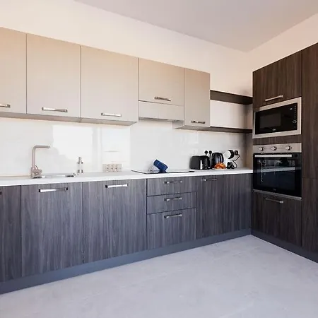 Ph Jacuzzi &stunningterrace Near Tarxien Temples Appartamento Il-Fgura